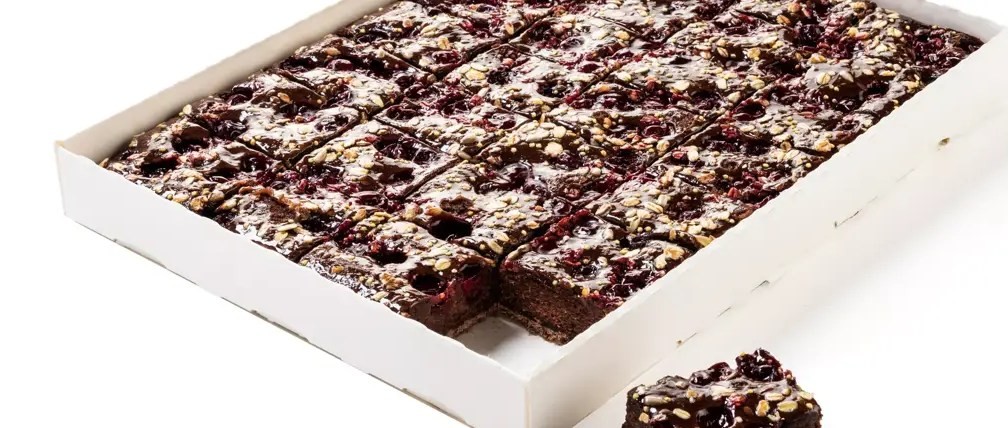 Choco Cherry Cake to go B1025C28